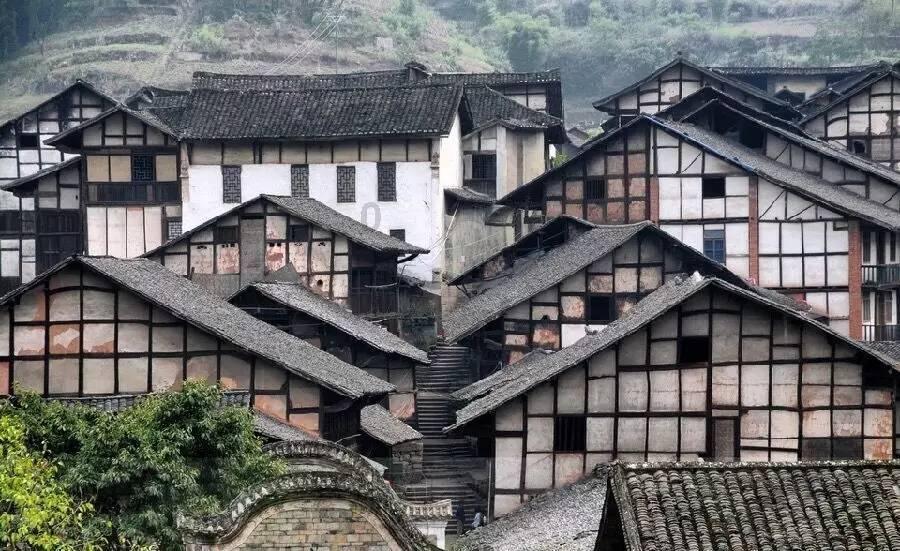 常州一男子借朋友“身份”做快递员，制造“差价”牟利近30万元，法院：判处有期徒刑六个月，并处罚金10万元